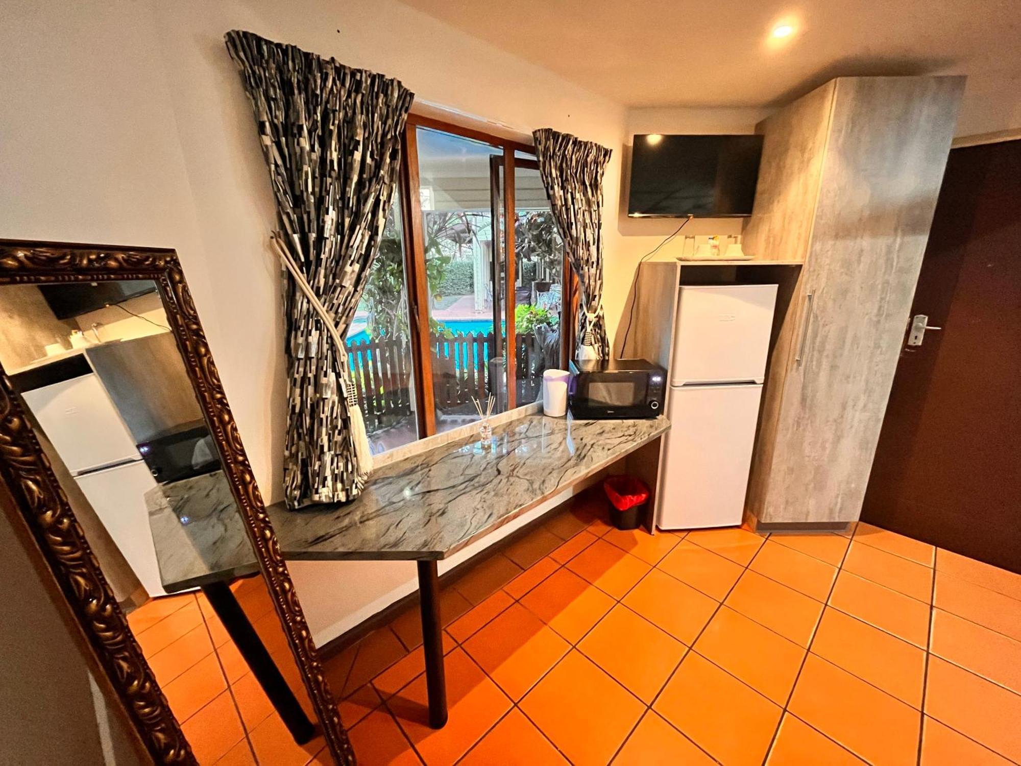 The Wood House Otel Empangeni Dış mekan fotoğraf